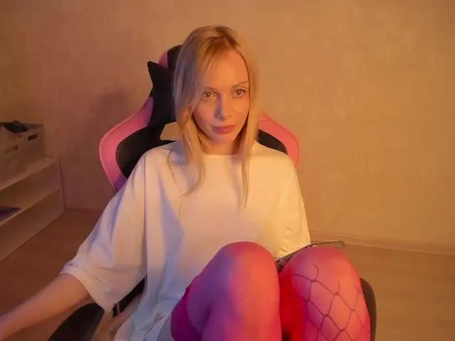 _Alicee_1 – webcam model profile photo Image 5