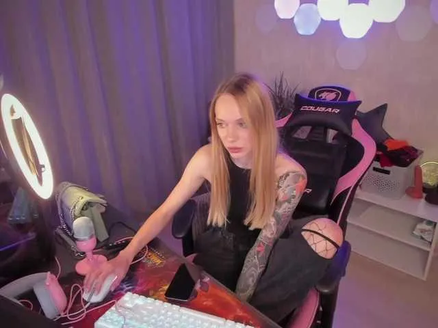 _Alicee_1 – webcam model profile photo Image 9