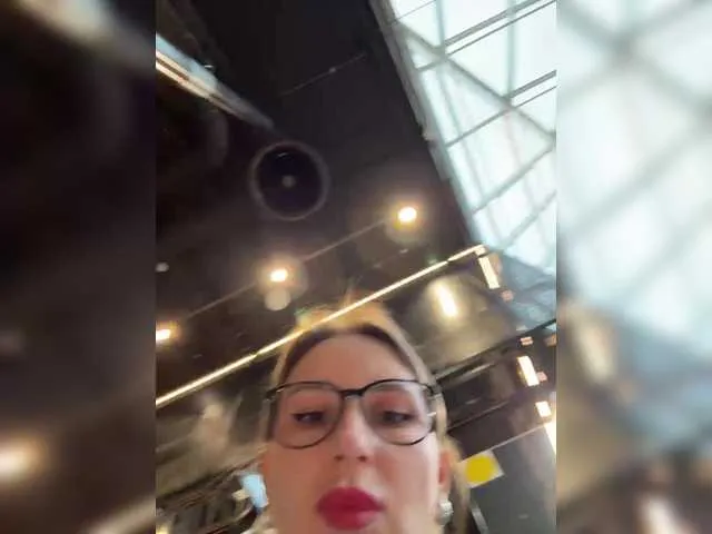 yourXgirl- – webcam model profile photo Image 6