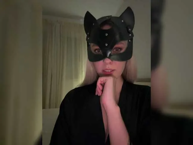 KateDivineUK – webcam model profile photo Image 2