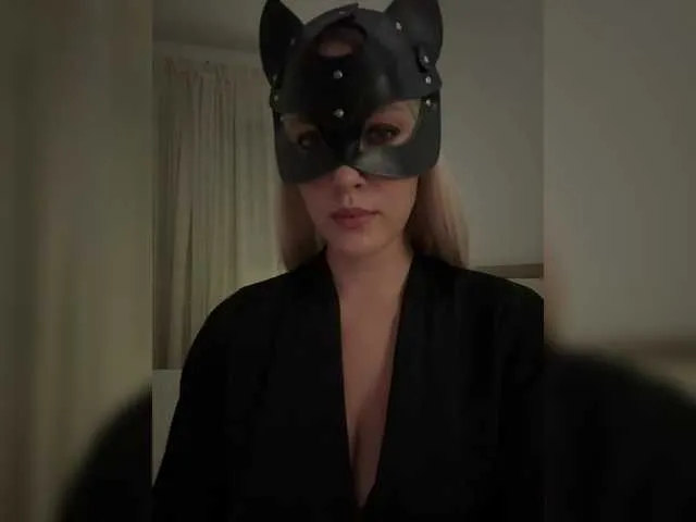 KateDivineUK – webcam model profile photo Image 3