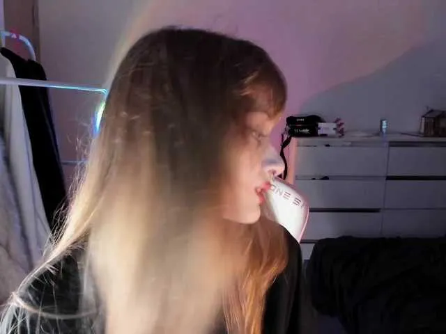 blondeambitionnn – webcam model profile photo Image 16