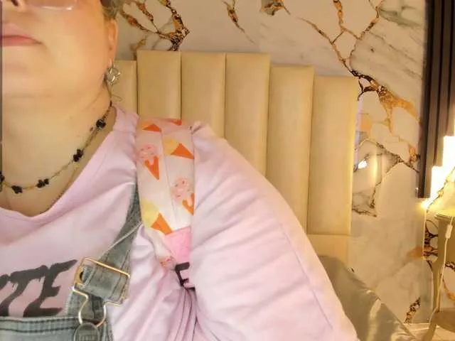 molochnaya000 – webcam model profile photo Image 19