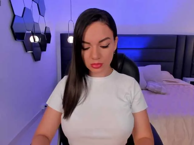 LoraDevine – webcam model profile photo Image 17