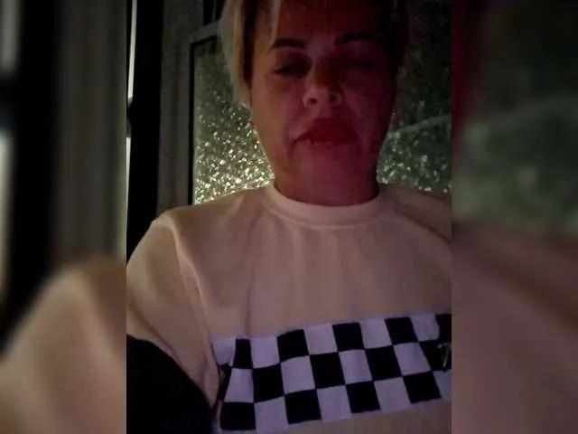 LoraDevine – webcam model profile photo Image 13