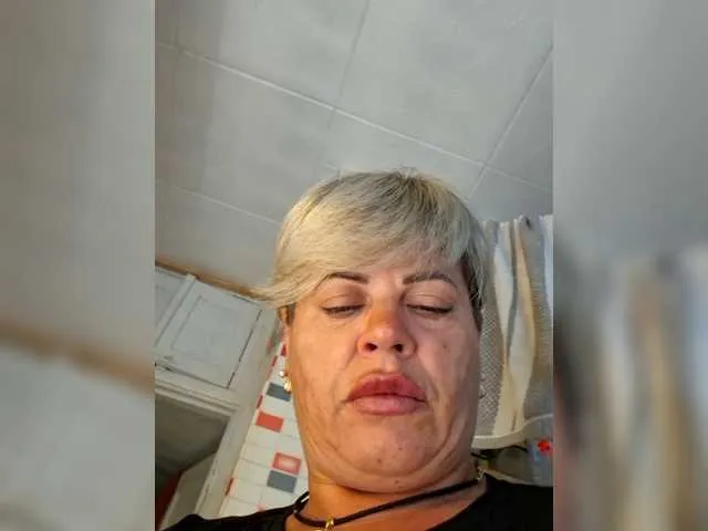 LoraDevine – webcam model profile photo Image 14