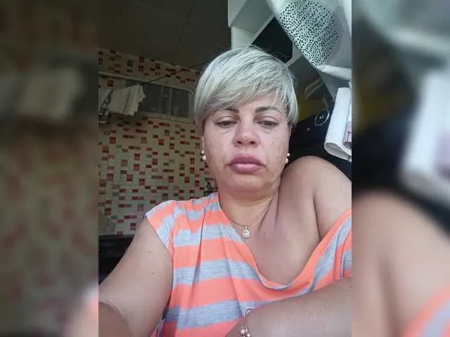 LoraDevine – webcam model profile photo Image 3