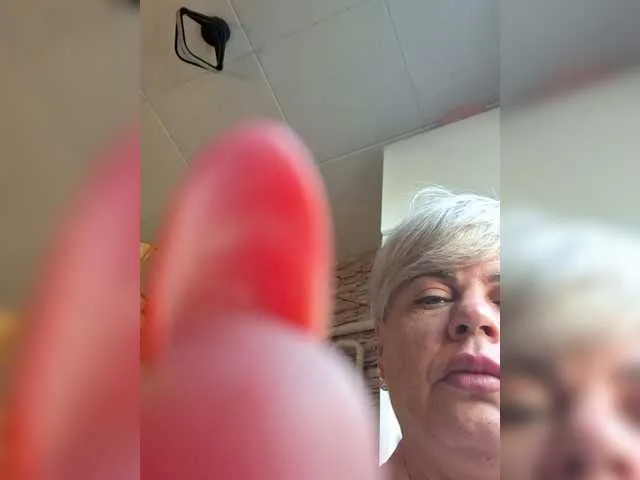 LoraDevine – webcam model profile photo Image 4