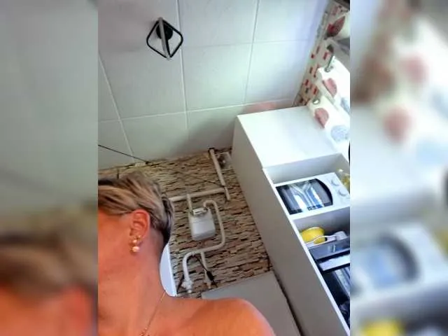 LoraDevine – webcam model profile photo Image 6