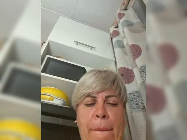 LoraDevine – webcam model profile photo Image 9