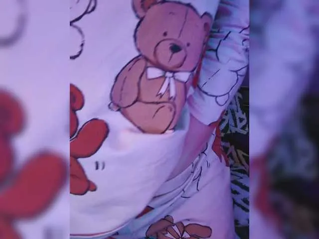 UKRaunchyRobyn – webcam model profile photo Image 10