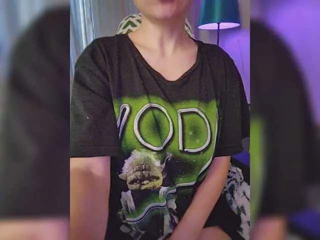 UKRaunchyRobyn – webcam model profile photo Image 12