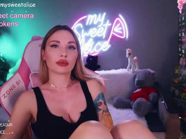 UCHILKA – webcam model profile photo Image 15