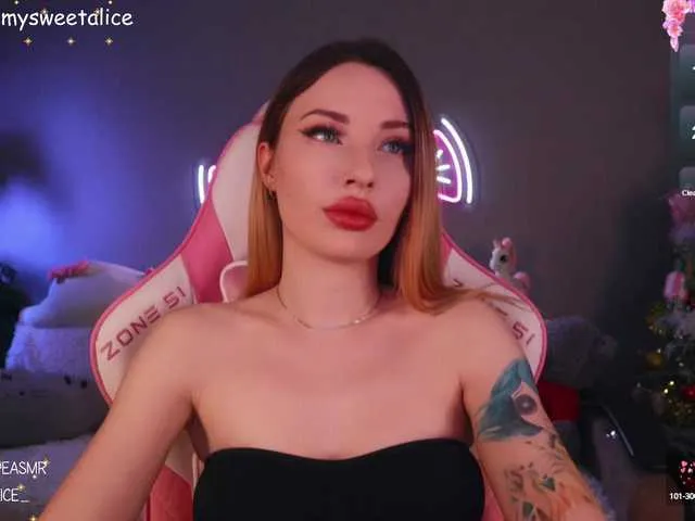 UCHILKA – webcam model profile photo Image 6