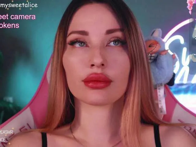 UCHILKA – webcam model profile photo Image 9