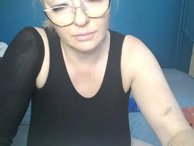 Tina85 – webcam model profile photo Image 2