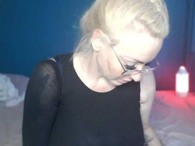 Tina85 – webcam model profile photo Image 5