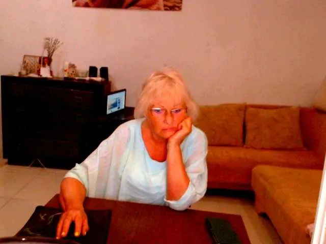 SilviaPastori – webcam model profile photo Image 2