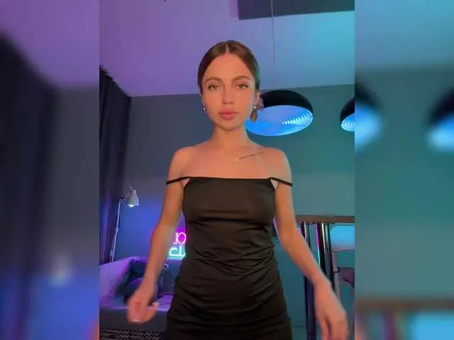 LoraDevine – webcam model profile photo Image 14