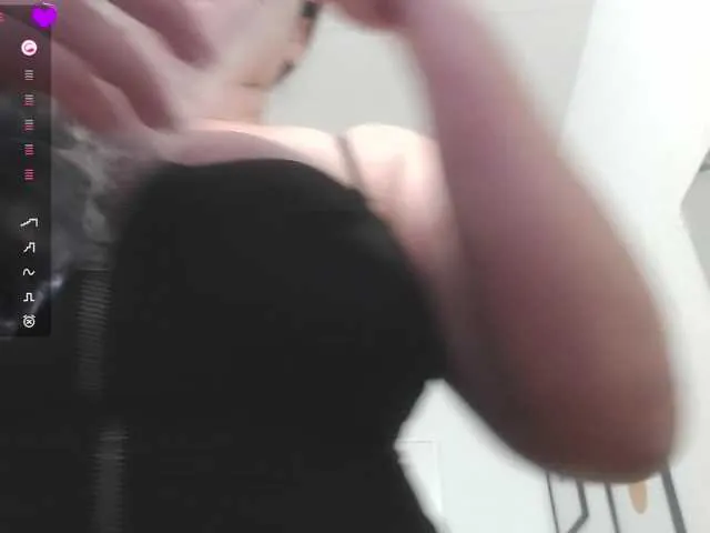 naturalmoommy – webcam model profile photo