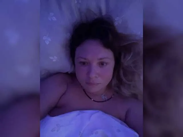 blondeangel_4u2 – webcam model profile photo Image 3