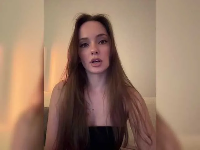 British_EmJess – webcam model profile photo Image 14