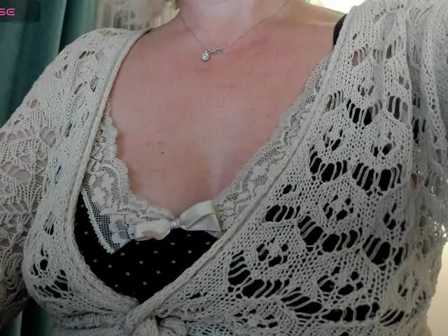 YoungMilf – webcam model profile photo Image 18