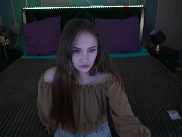 Olivija2020 – webcam model profile photo Image 2