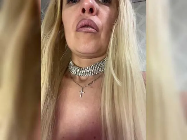 British_EmJess – webcam model profile photo Image 2