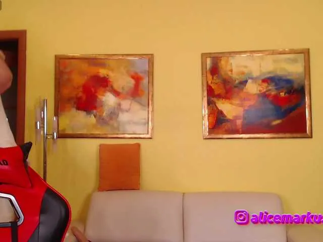 LoraDevine – webcam model profile photo Image 19