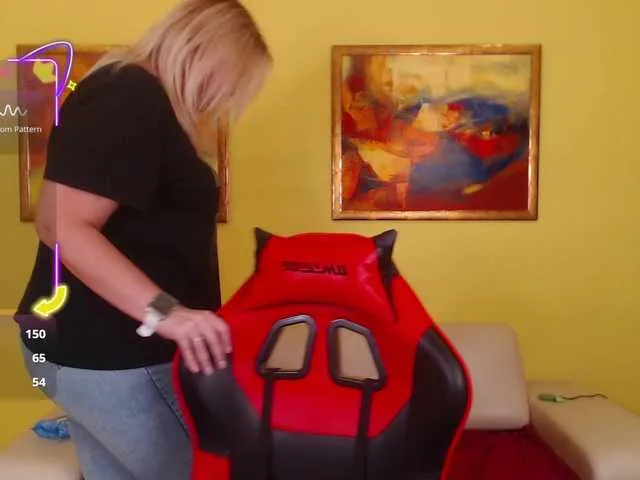 LoraDevine – webcam model profile photo Image 3