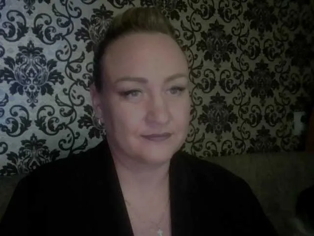 Pavuhi – webcam model profile photo