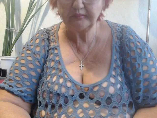 LoraDevine – webcam model profile photo Image 16