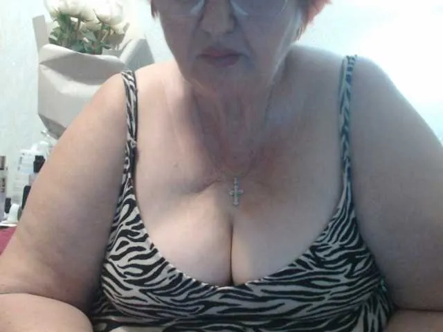 LoraDevine – webcam model profile photo Image 2