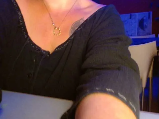 BlondeHott – webcam model profile photo Image 10