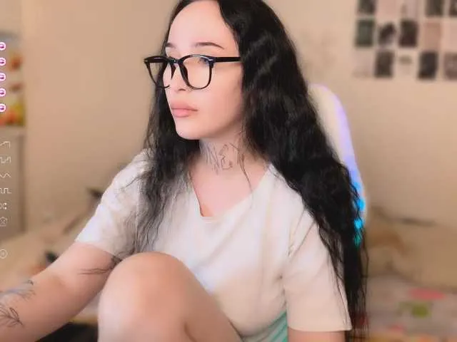 UKRaunchyRobyn – webcam model profile photo Image 2