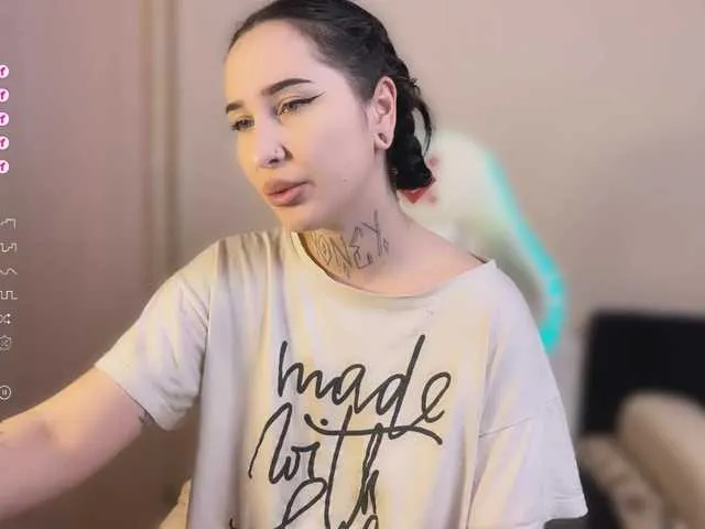 UKRaunchyRobyn – webcam model profile photo Image 4