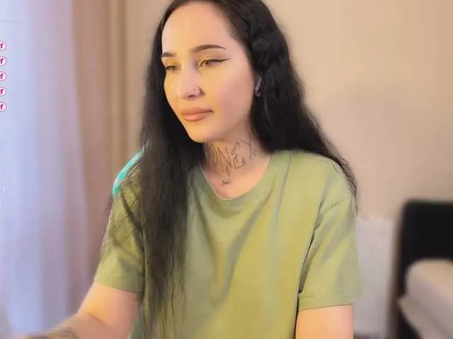 UKRaunchyRobyn – webcam model profile photo Image 7