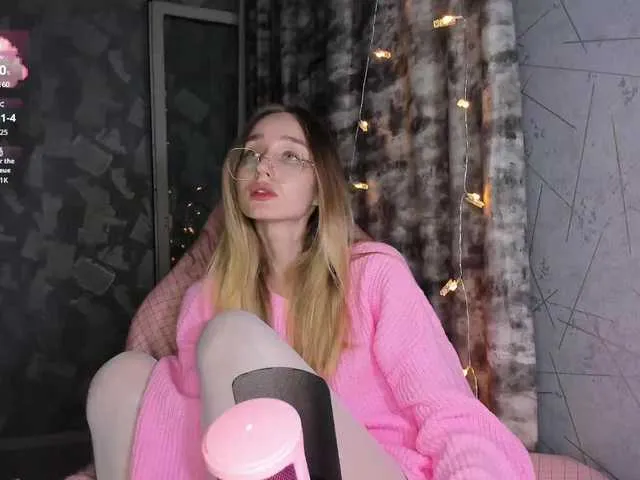 BlondeHott – webcam model profile photo Image 3