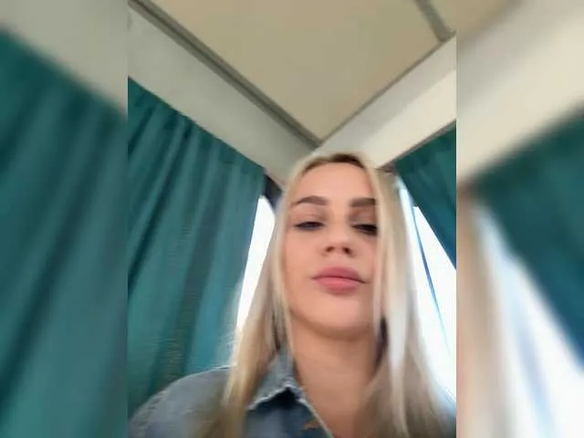 ChelseaBlondeUK – webcam model profile photo Image 6