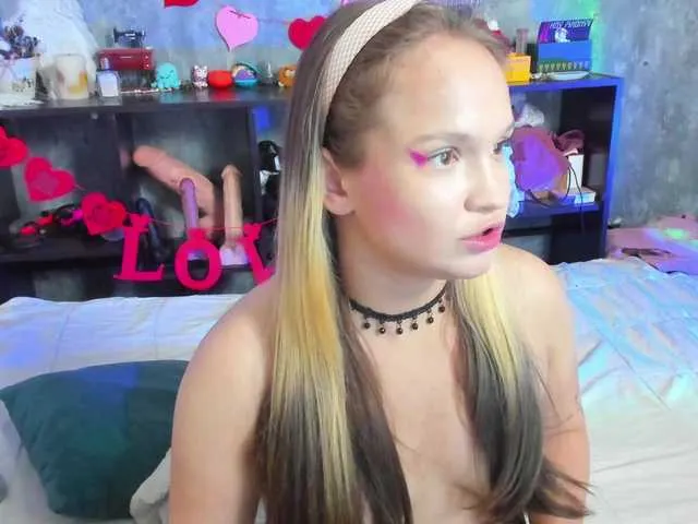 BlondeScarlettx – webcam model profile photo Image 17