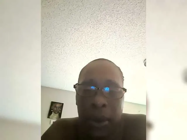 AureliyXXX – webcam model profile photo Image 2