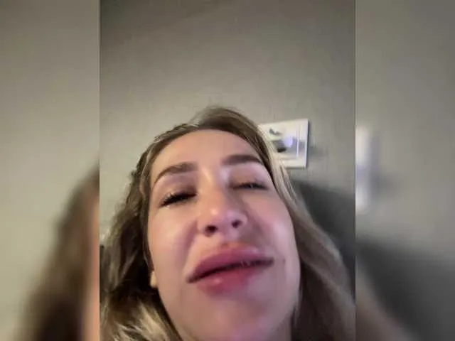 Hotforunow – webcam model profile photo Image 2