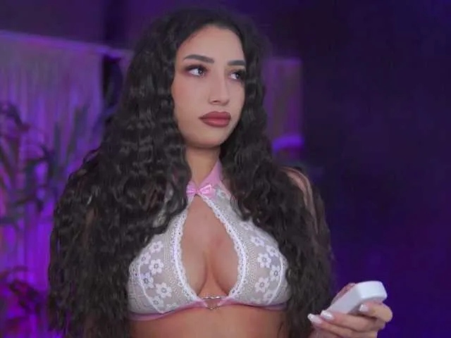 Olivija2020 – webcam model profile photo Image 18