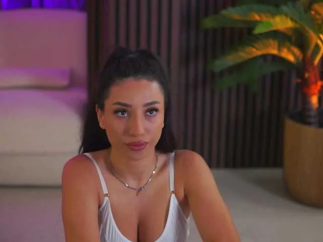 Olivija2020 – webcam model profile photo Image 5