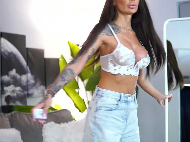 MissSoffiMorel – webcam model profile photo Image 16