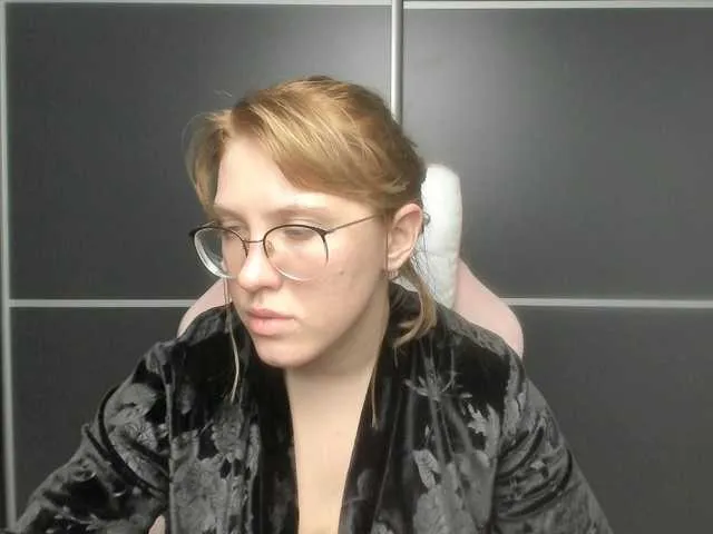 Regimasmile – webcam model profile photo