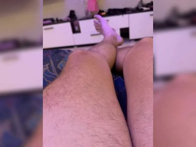 GoldenTeen20 – webcam model profile photo Image 2