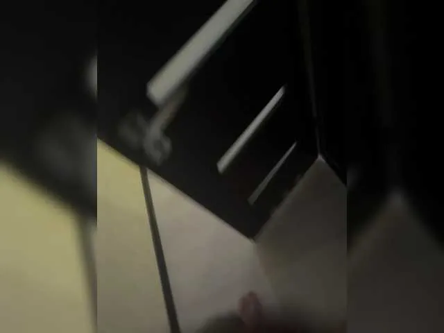 GoldenTeen20 – webcam model profile photo Image 4