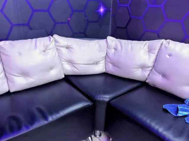 BlondeHott – webcam model profile photo Image 2